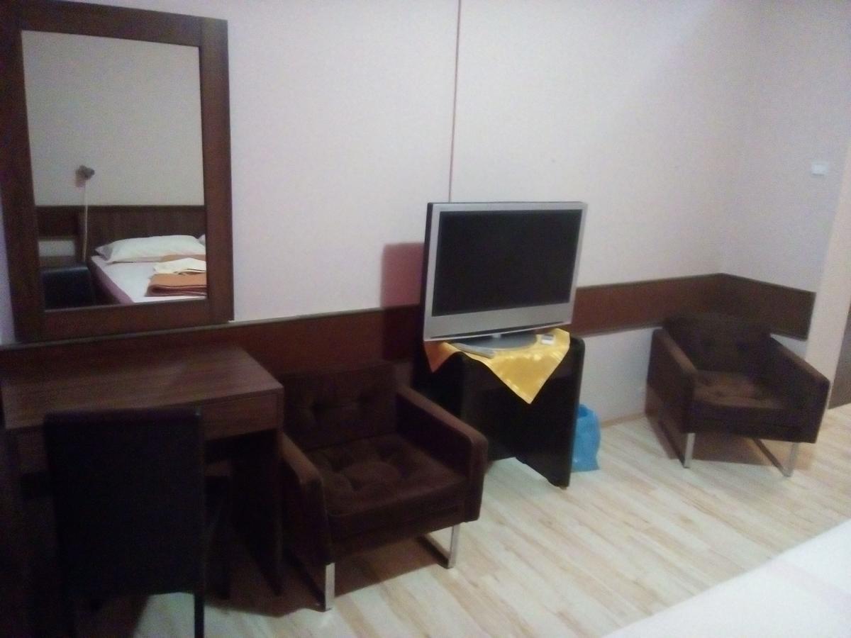 Restoran Sa Prenocistem Zitiste Hotel Luaran gambar